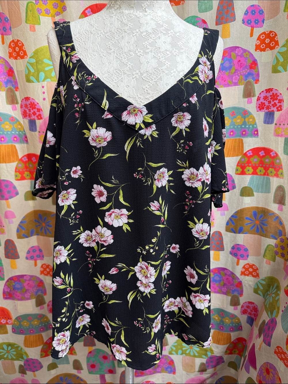 Flower & Feather Floral Cold Shoulder Blouse. XL?